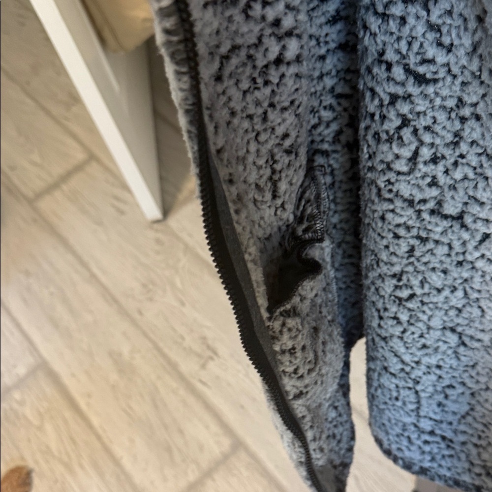 Express Black and White sherpa Jacket - Picture 5 of 5